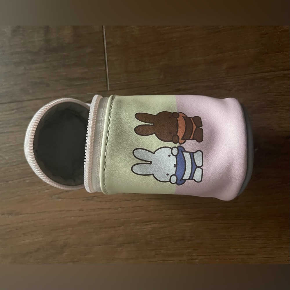MIFFY-Imported (NWT) Mini Zipped Faux Leather Pouch - Picture 5 of 12